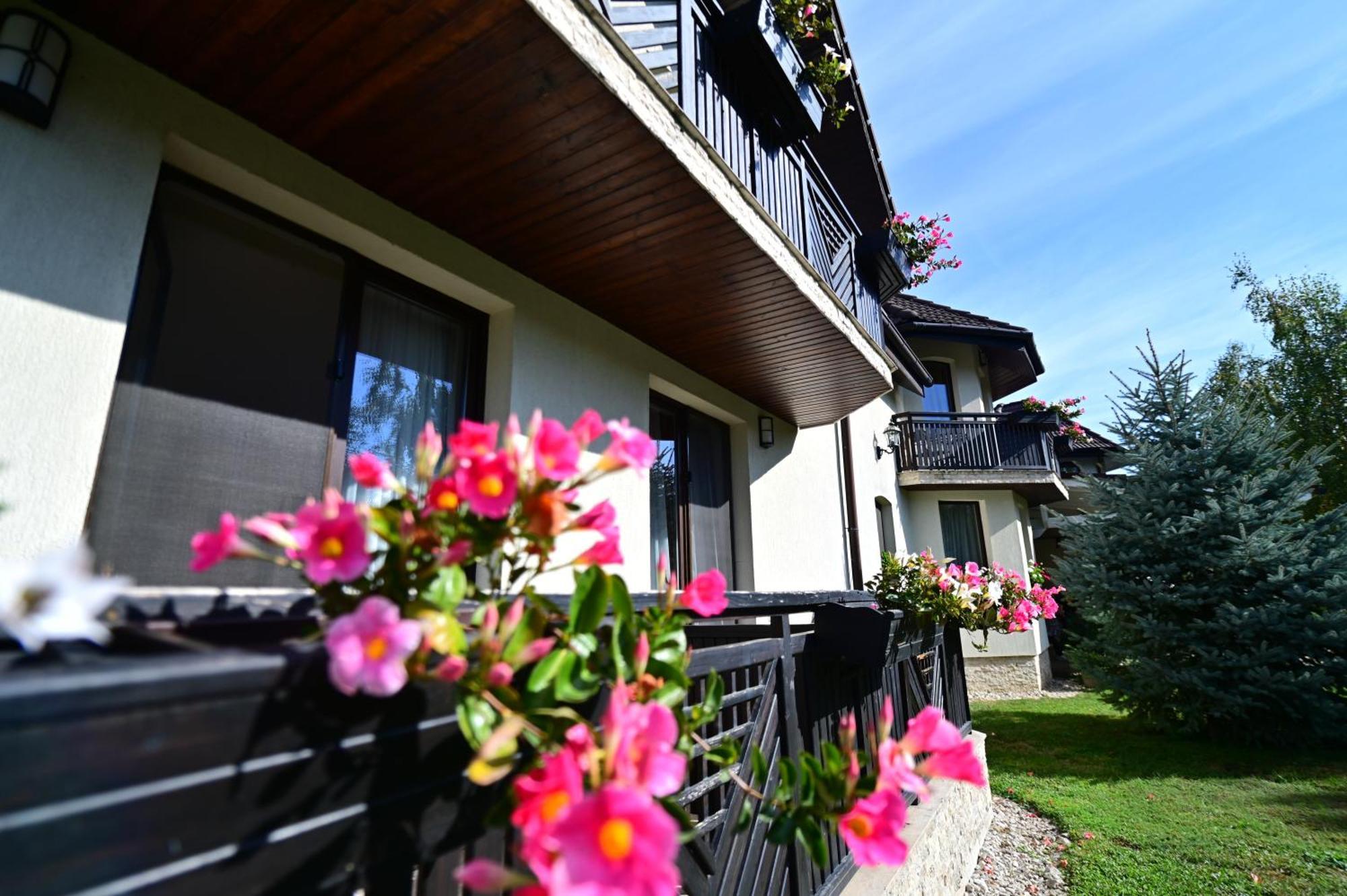 Natura Family Resort Avrig Ngoại thất bức ảnh
